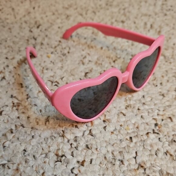 Heart-Shaped Pink Kids Sunglasses - Picture 1 of 4